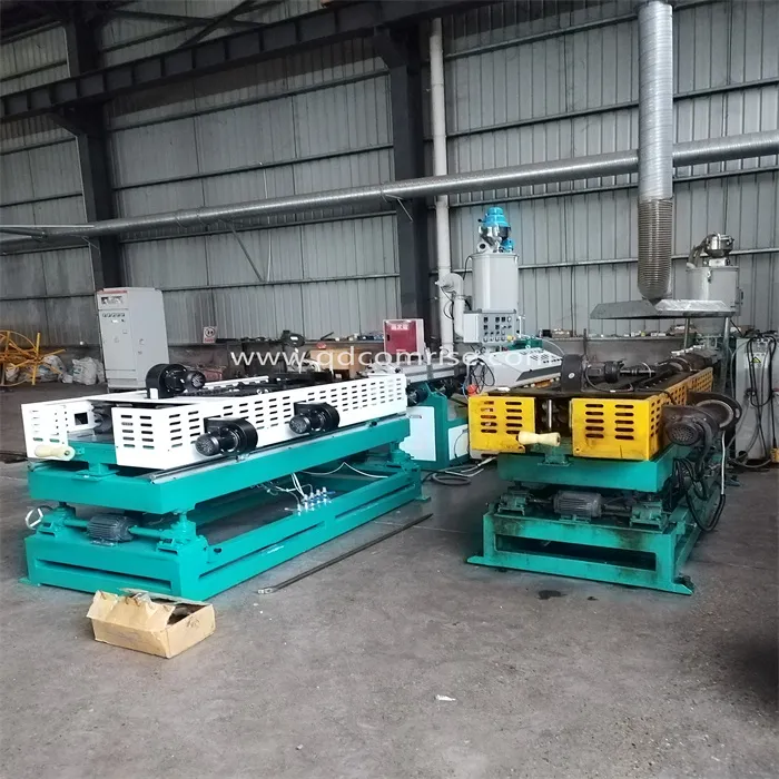 Extruder de țeavă ondulat