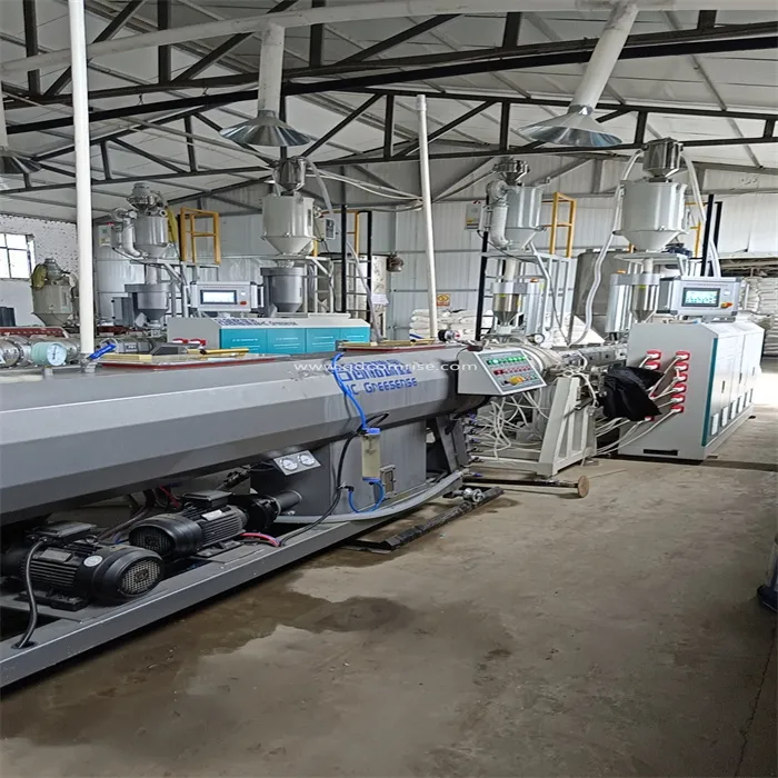 Mașină de fabricație a conductelor HDPE
